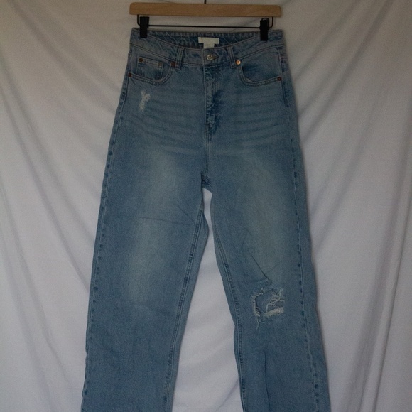 H&M "Mom" Style Jeans – Size 8, Ripped Detail, Relaxed Fit, Distressed Look - Picture 1 of 4